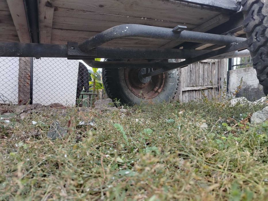 Căruță pentru turism sau tractor