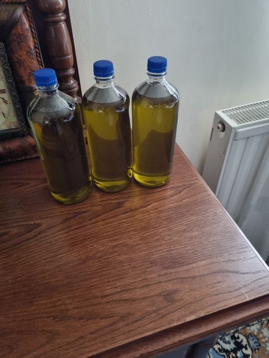 Ulei de măsline extravirgin 100% natural.