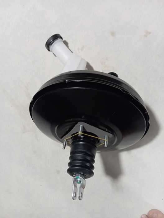 Вакуумный усилитель тормозов в сборе с главным тормозным цилиндром