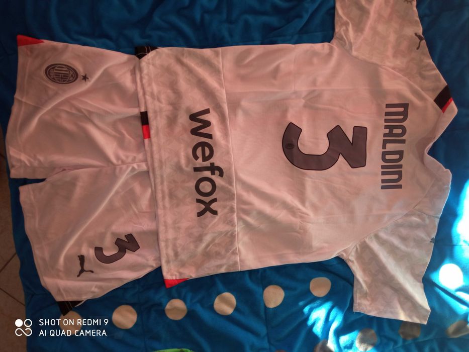 детски футболни екипи ,нови .