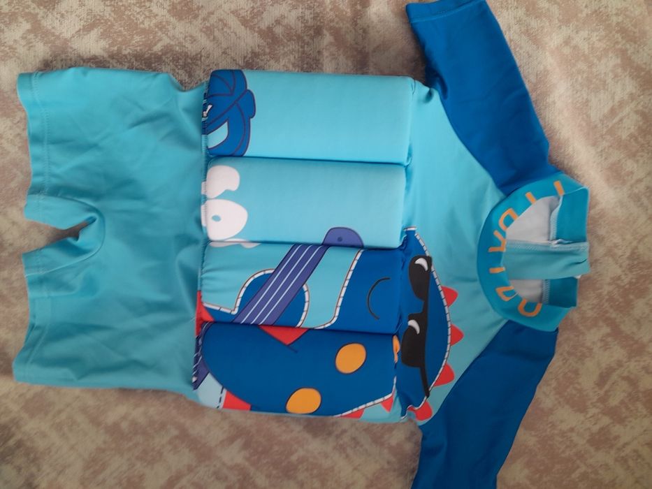 Продам на мальчика новый плавательный набор,