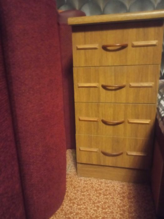 Комод пластиковый, второй из дерева