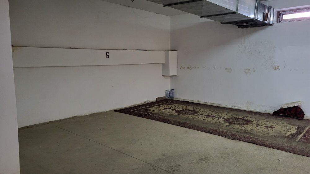 Подземный паркинг в центре города.