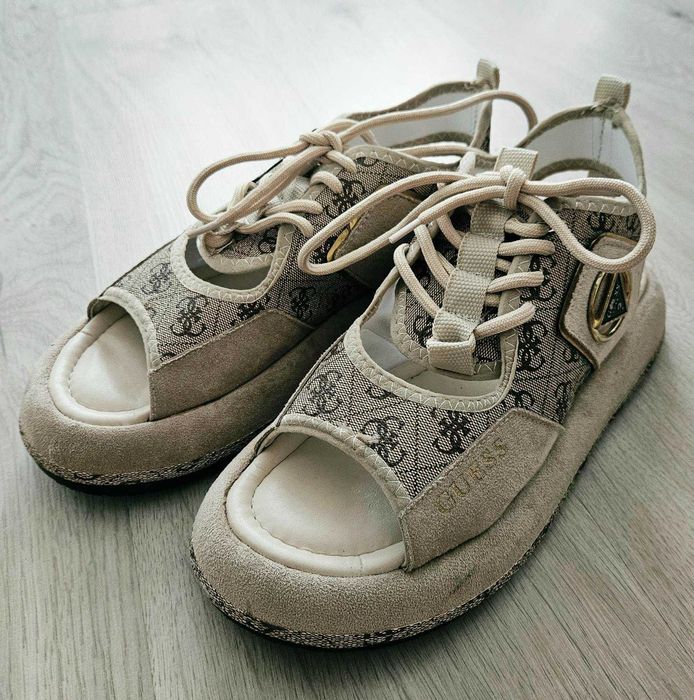 Отворени дамски обувки GUESS
