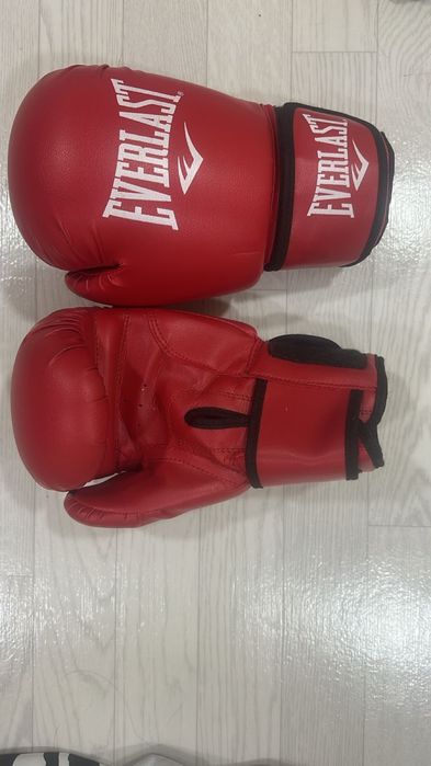 Продам перчатки Everlast 12 унций