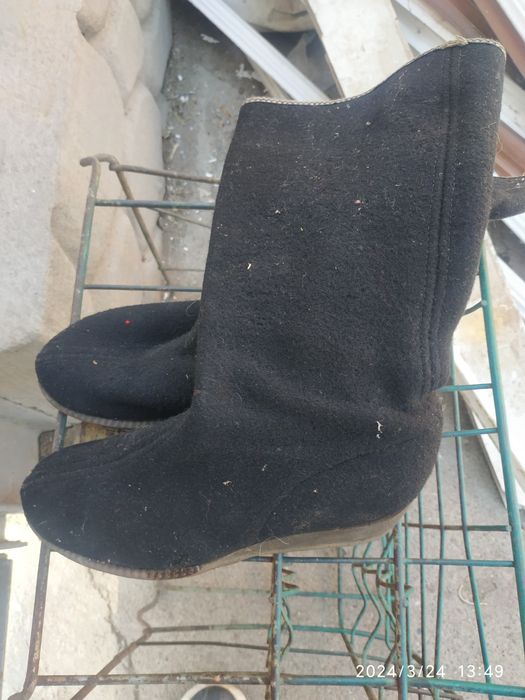 Войлочные сапоги.