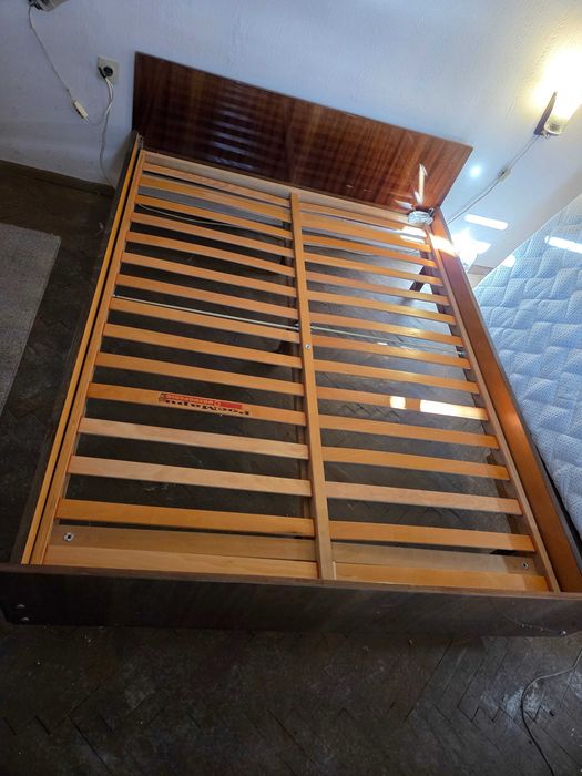 Спалня с матрак и подматрачна рамка