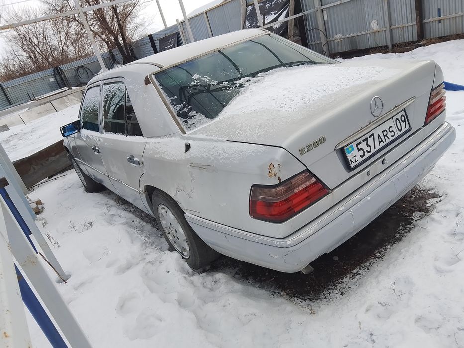 Mercedes Benz E124