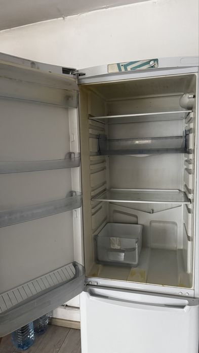 Холодильник Indesit