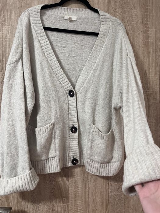 Дамска бежова мека жилетка