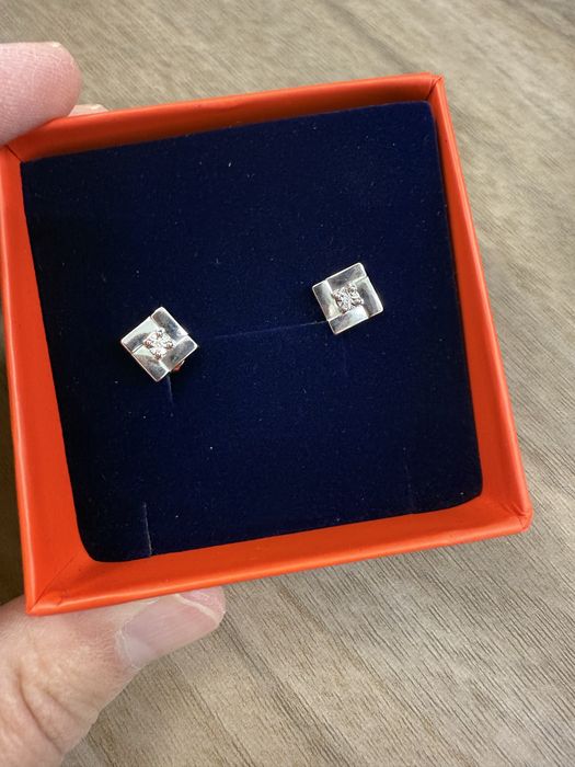 Серебрянные пуссеты с брилиантами