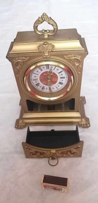 Продам настольные часы