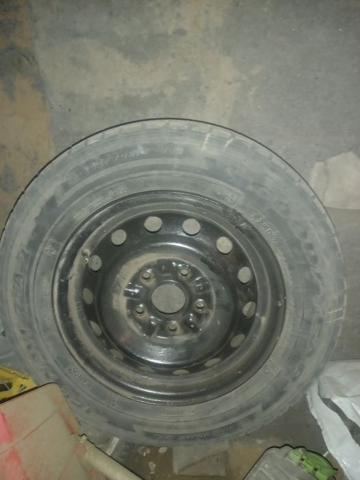 Продам диски с шинами 5 отверствии