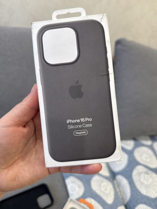 Продам оригинал чехлы на iphone 16 PRO