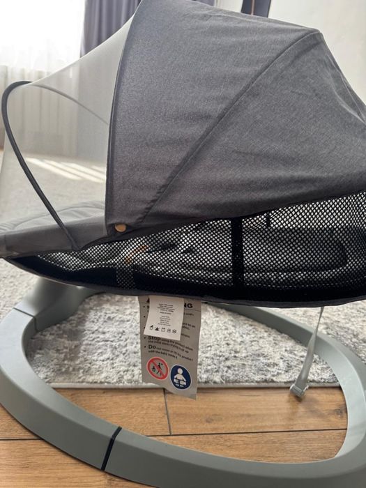 Шезлонг-качалка электронный для малышей