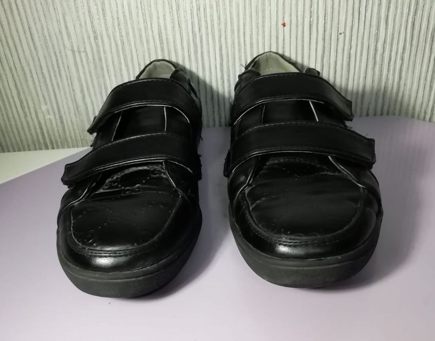 Продам детские ботинки