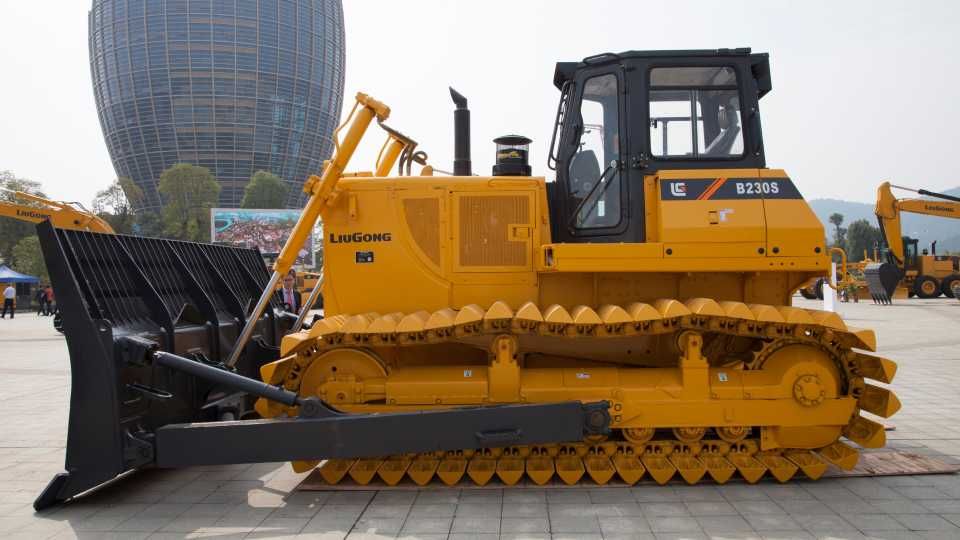 Бульдозер B230C — 240 л.с., 7.8 м³ отвал, 24.5 тонн, Кредит / Лизинг