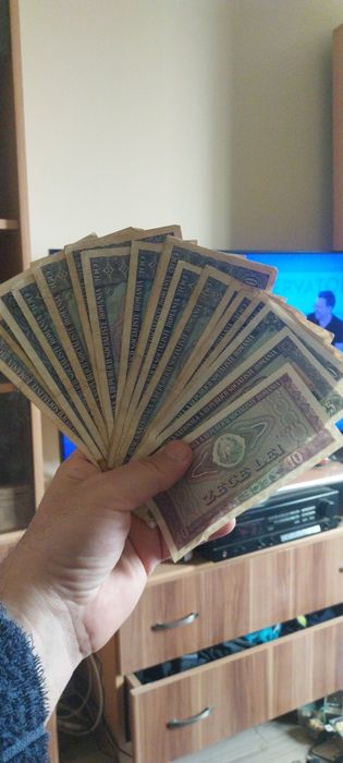 Bani vechi comuniști: 1700 bancnote cu  100 lei Balcescu.