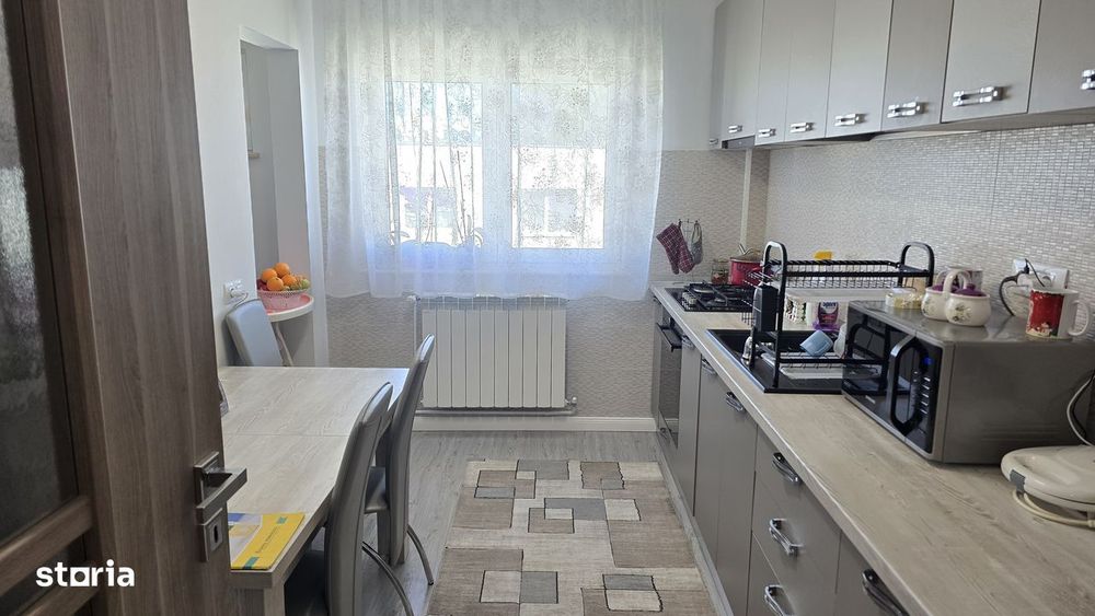 Vand apartament cu 3 camere decomandat  Deva, GARAJ, BOXA Imp. Traian