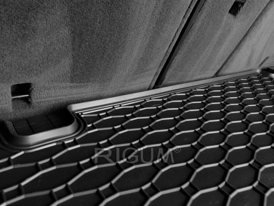 Гумени стелки или багажник BMW X5 G05 от 2018г.