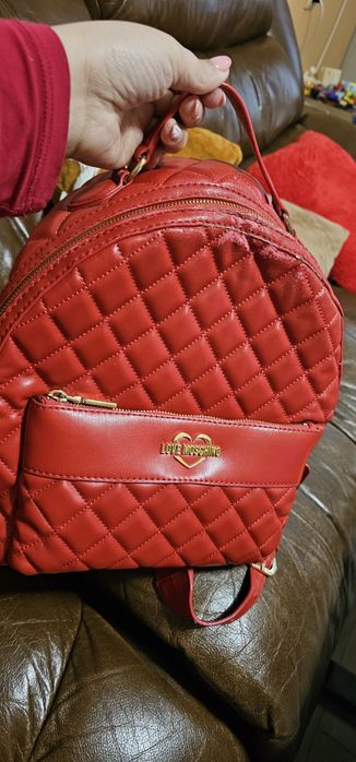 Оригинална  Червена раничка  Love Moshino