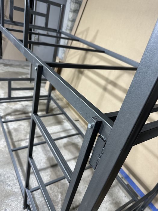 Двухъярусная кровать