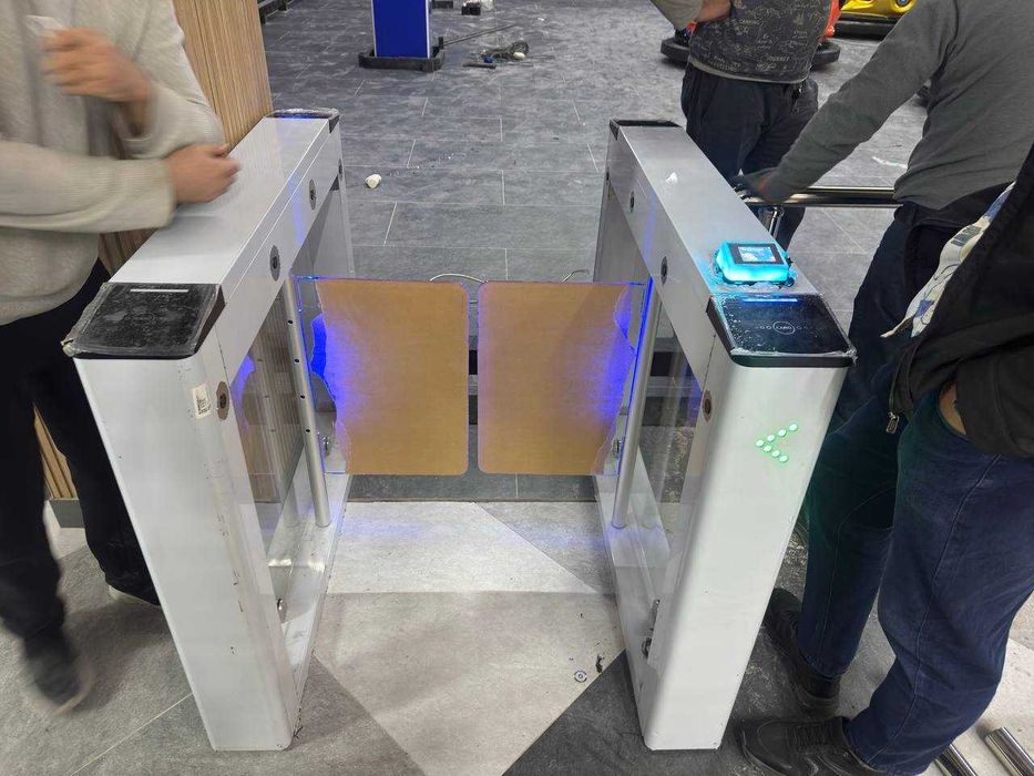 Turniket o‘rnatish, Установка турникетов