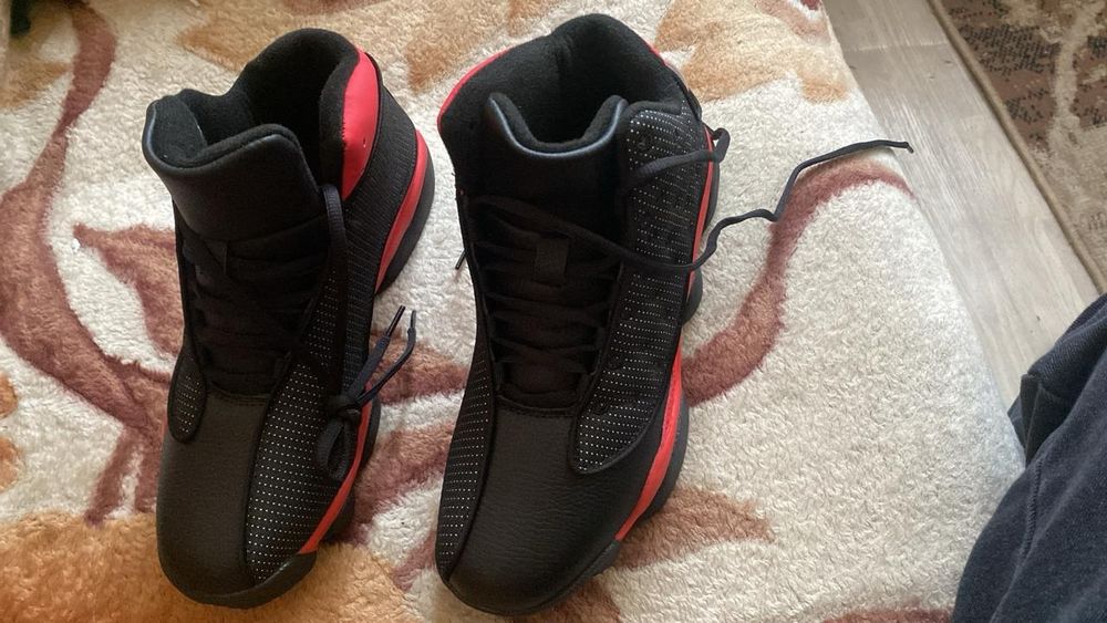 Продам кроссовки