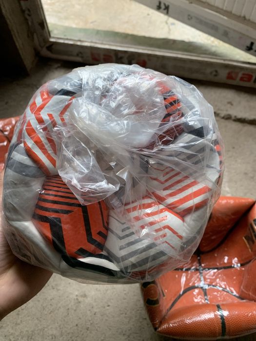 Futbol va baskedbol koptoklari yangi