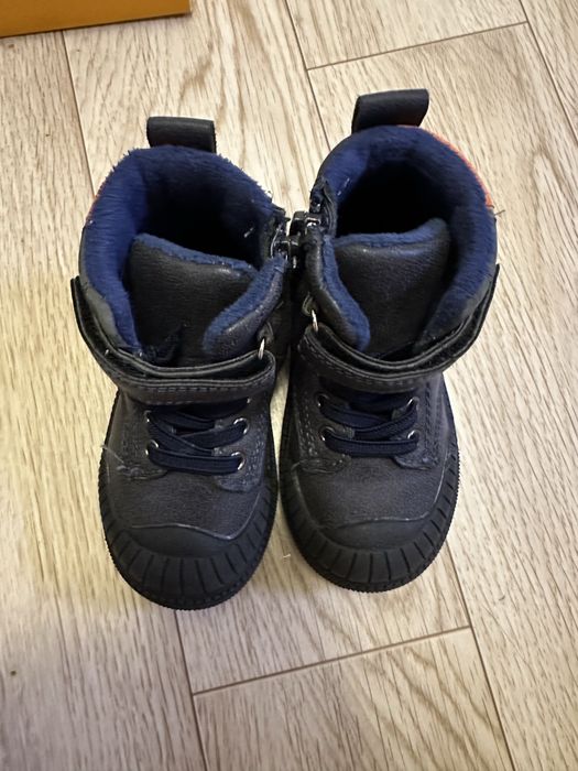 Продам детскую обувь