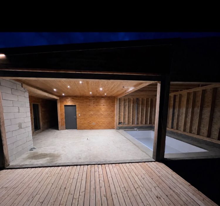 Vand Cabana A frame cu piscină interioară