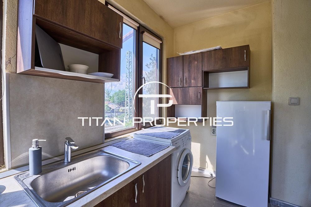 Тристаен апартамент под наем в Център