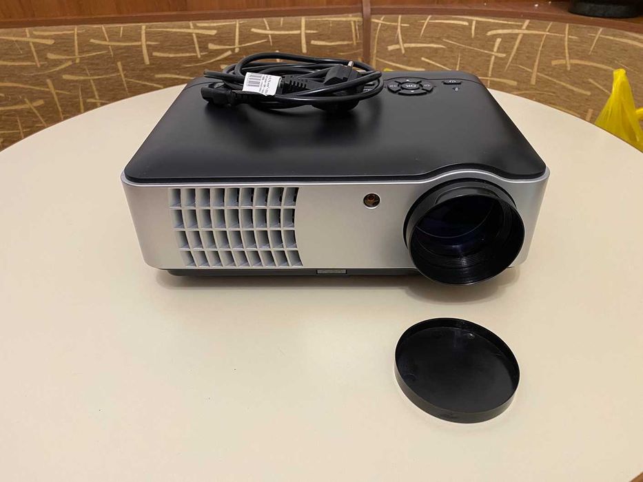 Proiector LED + Ecran Proiecție 120” – Perfect pentru Home Cinema