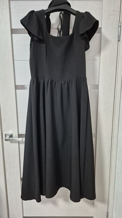 Женские платья размер 46 за все 5000  тенге.