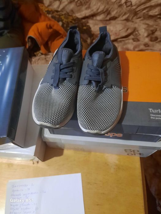 Продавам детски обувки