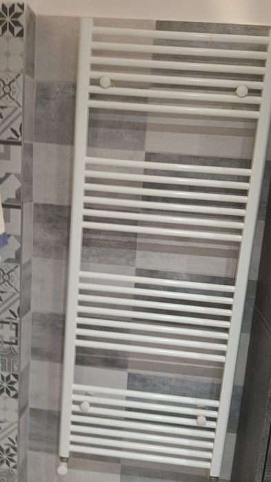 Calorifer baie aproape  nou