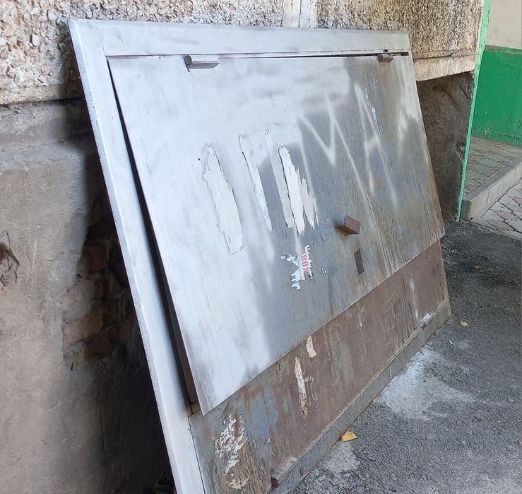 Дверь подъезда 220×135 железная