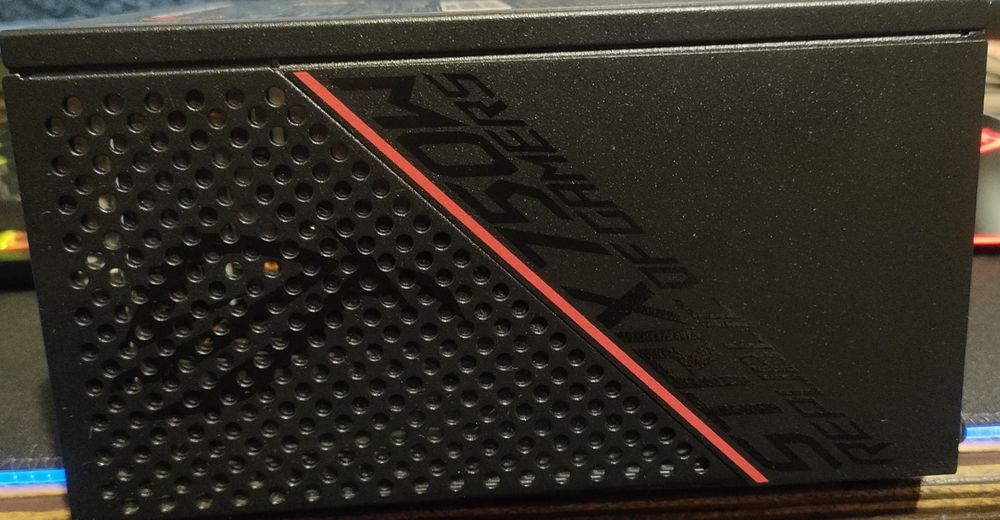 Продам блок питания ASUS ROG STRIX 750W 80 PLUS GOLD