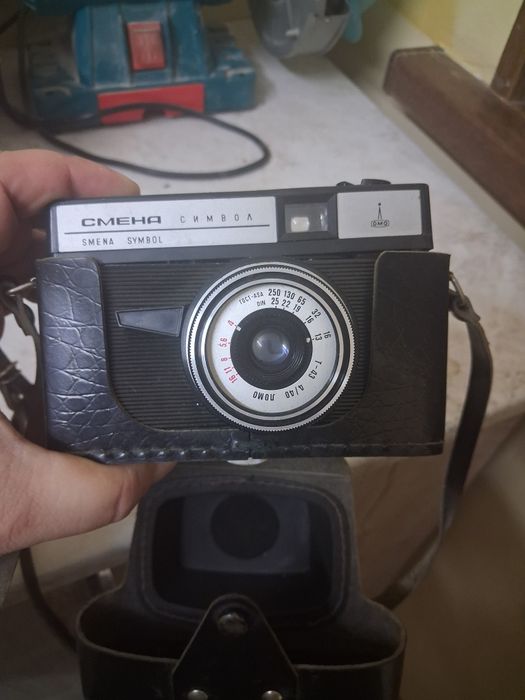 Печатная машинка и фотоаппарат