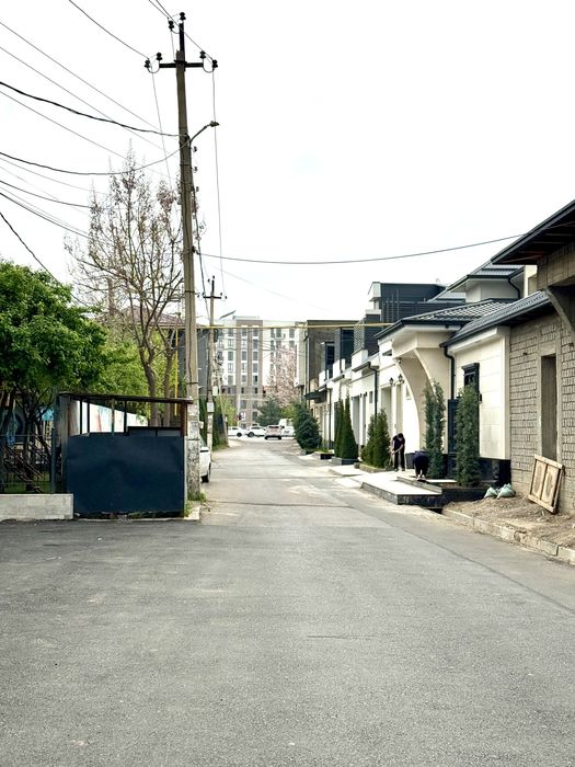 SROCHNA Islomobod mahallada 4sotix yer sotiladi