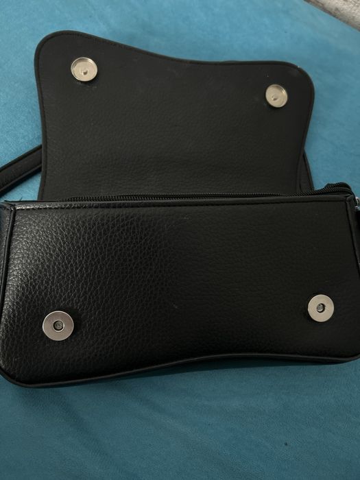 продам черную сумочку