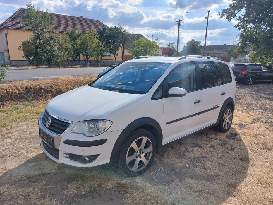 Vând Volkswagen  Touran Cross