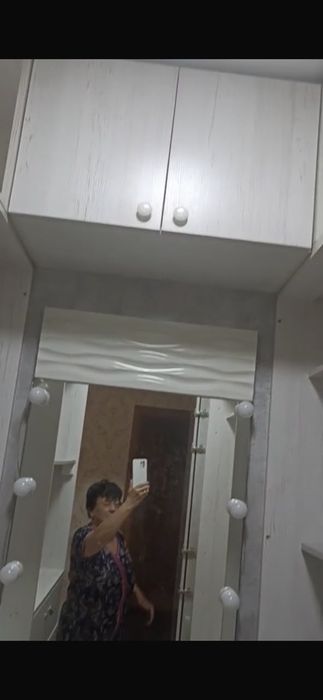 Отдам гардеробную угловую