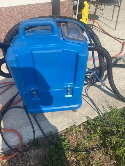 Vand aspirator profesional cu injectie-extractie Santoemma Sabrina,ideal pentru firme de curatenie,spalatorii auto,hoteluri,pensiuni,cinematografe,30L