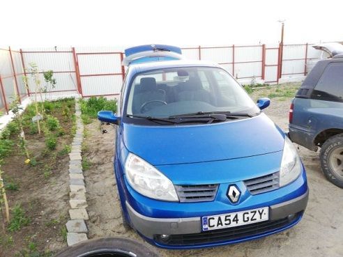 Dezmembram Renault Scenic 2 Usa dreapta fata/Usa dreapta spate