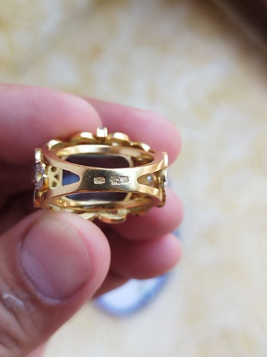 Продам комплект кольцо и серьги 750 проба.