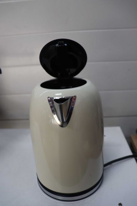 Електрическа кана Russell Hobbs 1.7л, 2400W, функция бързо затопляне