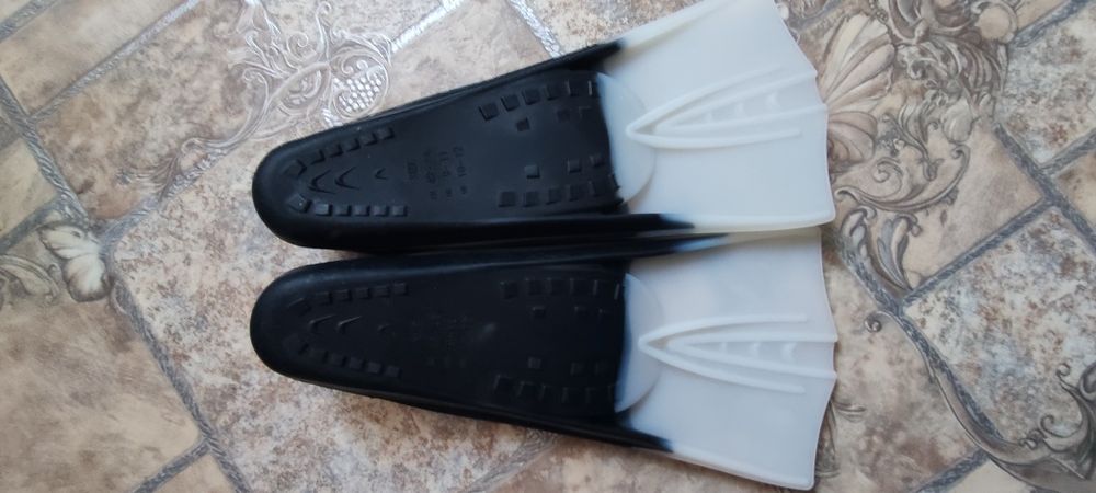 Продам ласты б/у размер 42-44