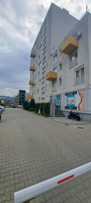 Proprietar,vand loc de parcare la subteran str.Ioan Popasu 35