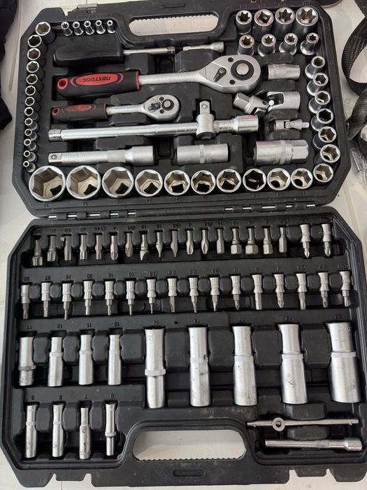 Гедоре 108 части перфектно NEXTOOLS оригинално. Има забележка само по едното късо удължение.